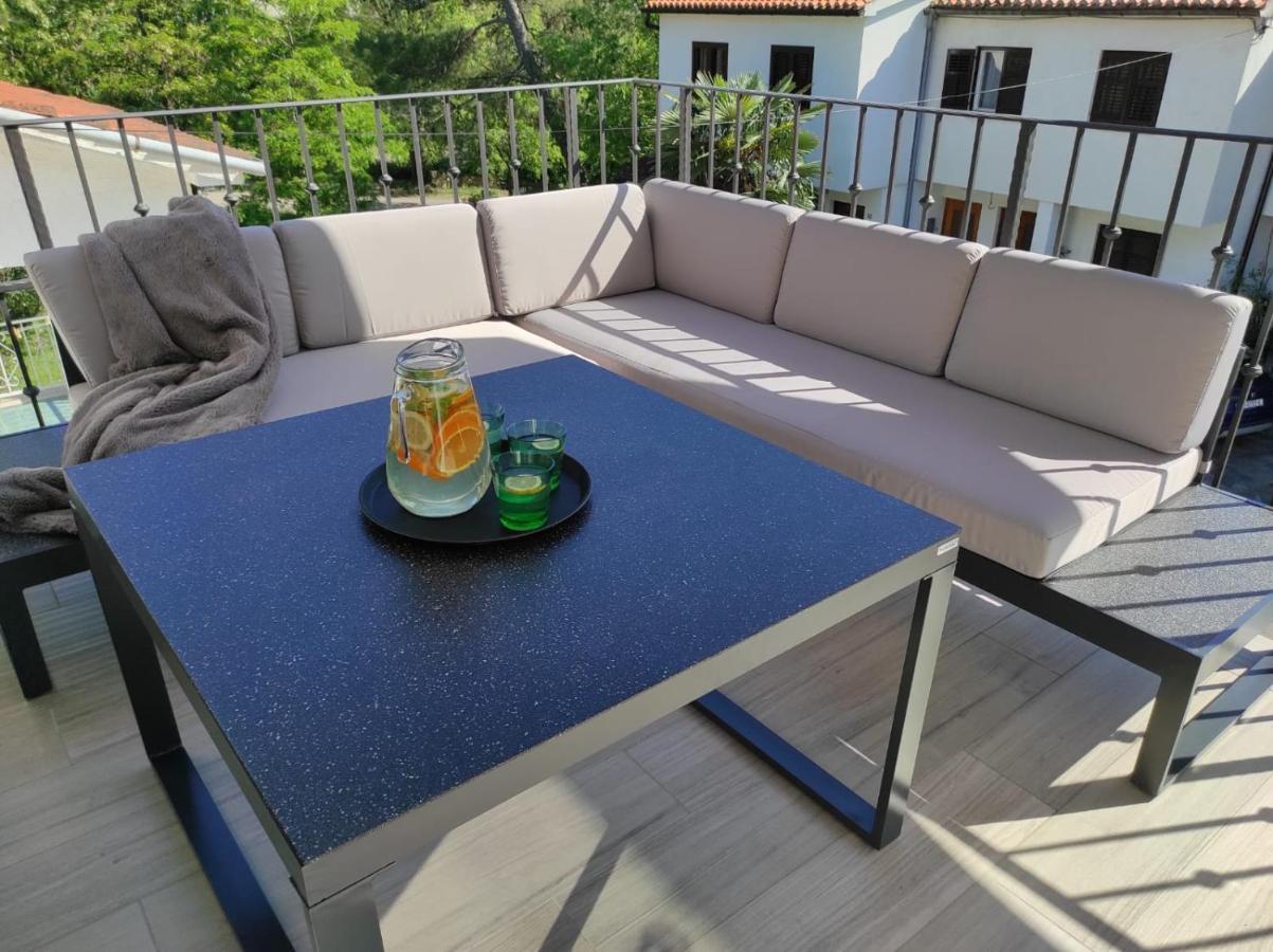 Brand New Apartment In Малинска Экстерьер фото